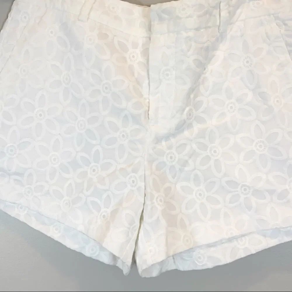 🌺3 FOR $20🌺 - - ELLE white embroidered floral shorts 2